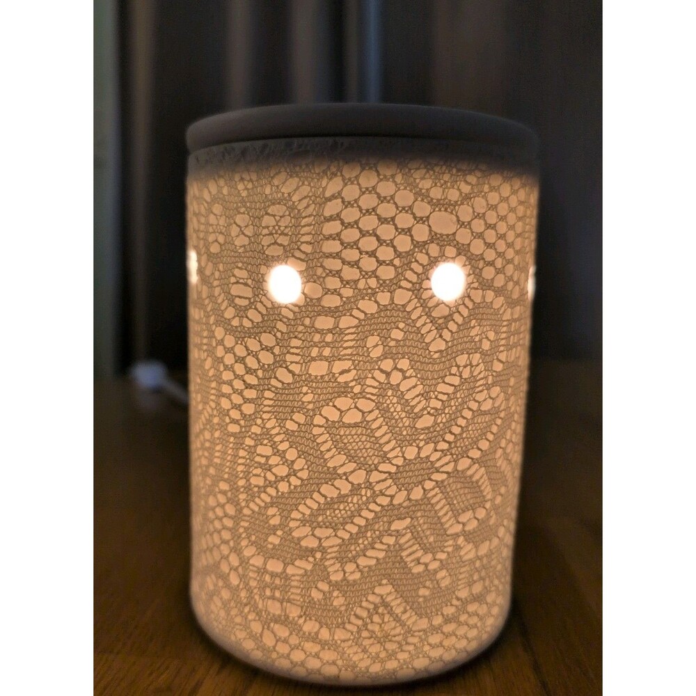 Scentsy White Lace Ceramic Premium Wax Warmer Full Size 6" Retired Cottage Core